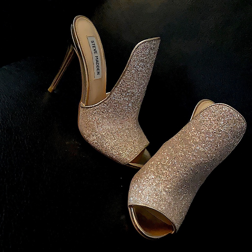 BRAND NEW STEVE MADDEN ROSE GOLD SPARKLY HEELS!!!